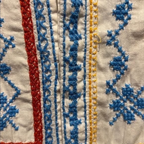 FARM RIO embroidered cross stitch grandma button down top - Picture 5 of 11